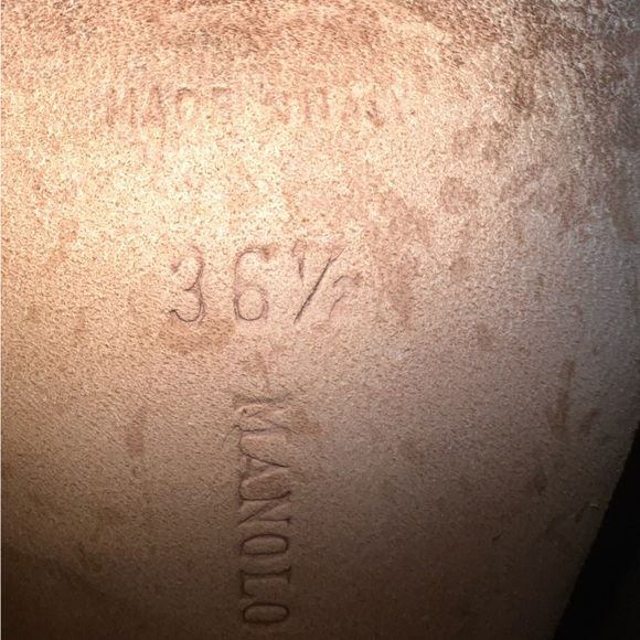 Manolo Blahnik 1” heels - Picture 11 of 11